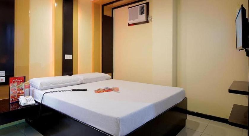 Hotel Sogo Tarlac Экстерьер фото