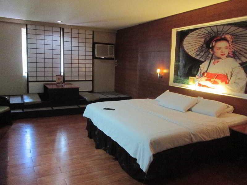Hotel Sogo Tarlac Экстерьер фото