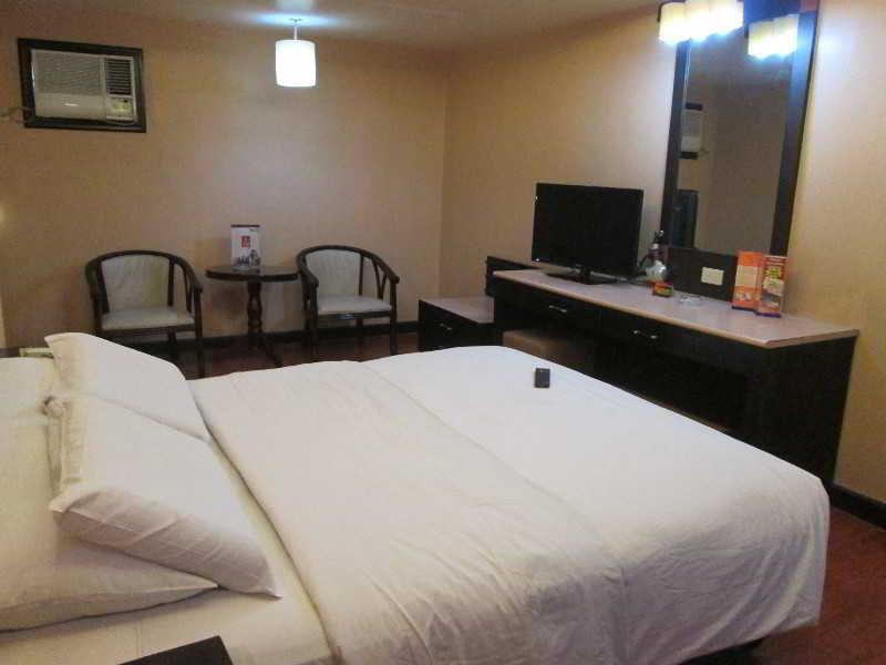 Hotel Sogo Tarlac Экстерьер фото